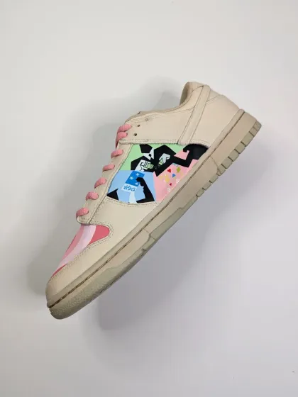 A shot of the inner side of the Powerpuff Dunks, featuring the Rowdyruff Boys. Can't have heroes without villains.