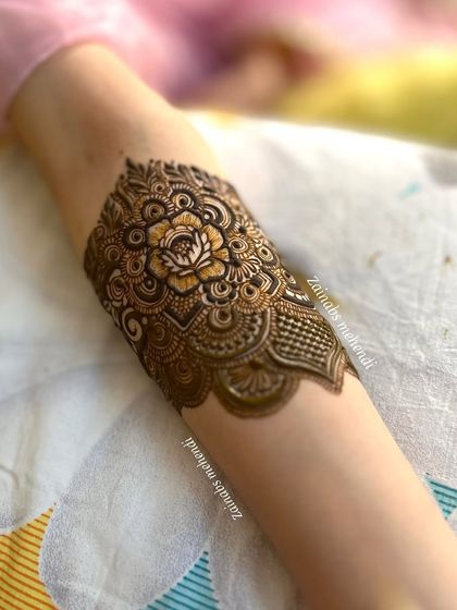 A beautiful armband for bride Momina, with a central rose motif and delicate detailing.