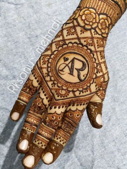 Sonu - Bridal & Wedding Mehndi Portrait & Storytelling Mehndi photo 32