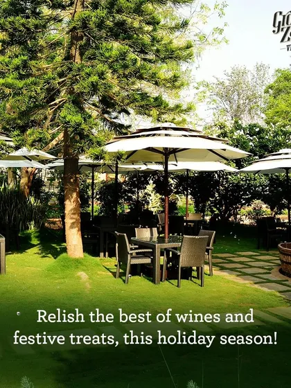 Our lush, green lawns provide a beautiful setting for enjoying the best of our wines and festive treats during the holiday season. We invite you to book a day of fun and good food at the Lounge de la Reserve.