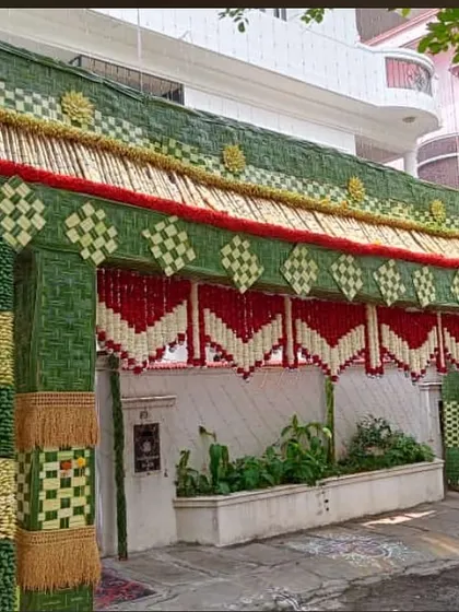 Welcome your guests in true traditional style with a grand entrance chapara. I construct these elaborate archways using hand-woven coconut leaves and fresh flower garlands, creating an unforgettable first impression for a housewarming or wedding.