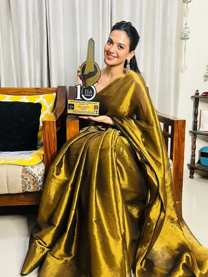 A moment of celebration! Shruti Sharma with her award, looking radiant in the gold saree. This is what it's all about: helping clients feel confident and celebrated in their biggest moments.