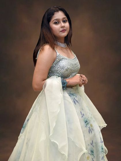 A closer look at the sparkling sequin choli and the delicate floral print of the mint green lehenga. It’s a perfect combination of shimmer and elegance.