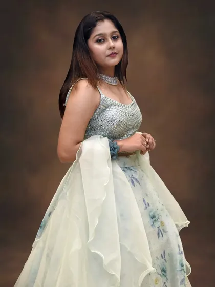 A closer look at the sparkling sequin choli and the delicate floral print of the mint green lehenga. It’s a perfect combination of shimmer and elegance.