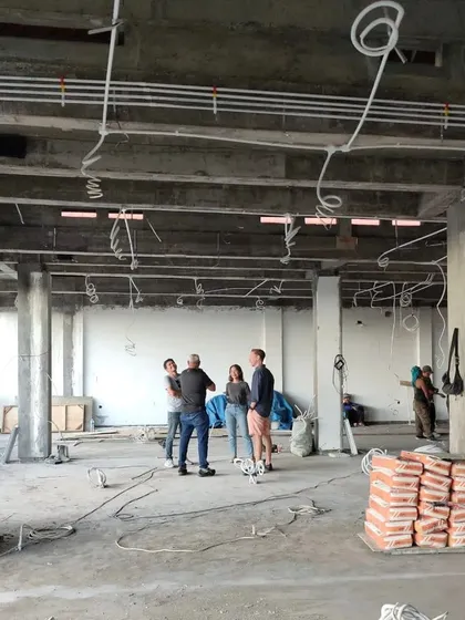 An on-site discussion with the team in Bali. Open communication and regular site meetings are key to how I manage projects, ensuring everyone is aligned and any issues are resolved quickly.
