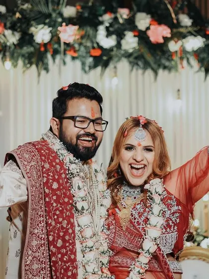This is what I mean by *hasi-masti*! Capturing the pure, unscripted joy at an engagement party. These are the moments that truly reflect a couple's personality and the energy of their celebration.