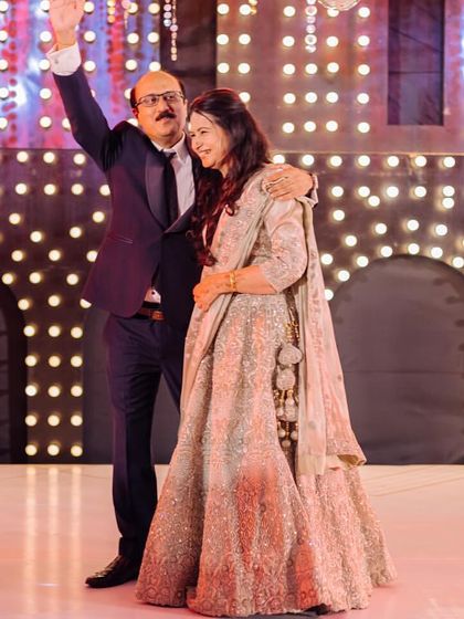 Manat Bajaj - Wedding Dance Choreography Unforgettable Family Dances photo 7