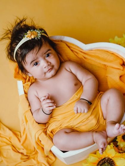 A little sunflower, wide awake and curious. The bright yellow in this setup is perfect for a cheerful and sunny baby portrait.