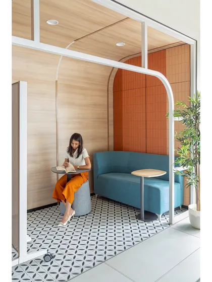 Here, a flexible collaboration pod at the Thalia office is being used for quiet focus. I design these nooks to give people a choice in how they work, providing a peaceful escape within a bustling open-plan environment.