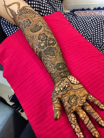 Hajira Mehendi Artist - Mehndi Artist Services Intricate Bridal & Sangeet Designs photo 47