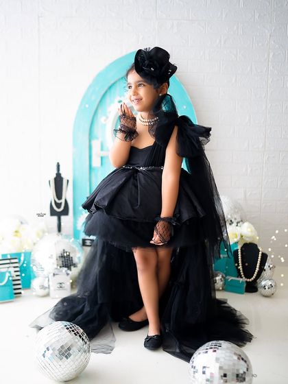 Blowing a kiss to her adoring fans. This little girl is a natural star.