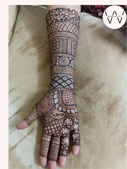 A full-hand design with the client's name "Sudha" beautifully incorporated.