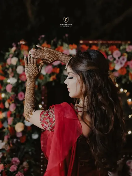 In their bubble with flowers, she shows off her mehendi. A beautiful portrait of the bride during her mehendi ceremony at a destination wedding.