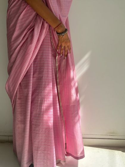 A detail of the drape of our pink Karghewale saree. The mercerized cotton and mulberry silk blend ensures it is both comfortable and luxurious.