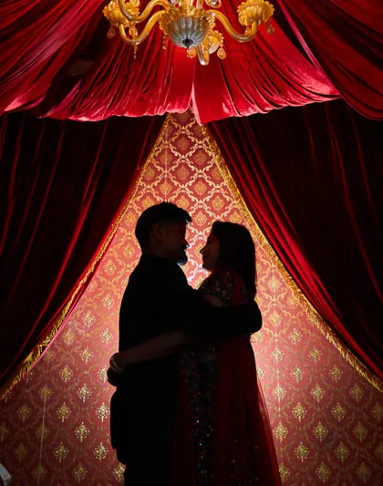 Another take on the dramatic silhouette, this shot uses the ornate patterns and deep colors of the backdrop to create a rich and moody pre-wedding portrait.