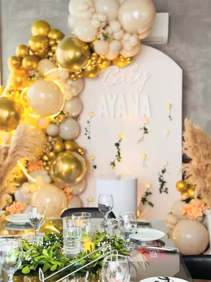 This glamorous Aqiqah celebration for Baby Ayana was all about elegance. We created a stunning photo corner with a cascade of gold and white balloons, pampas grass, and a custom backdrop, perfectly complementing the intimate dining setup.