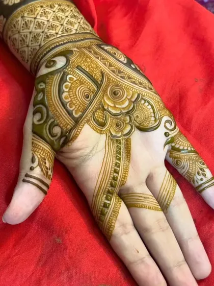 A contemporary design on the palm, using negative space and flowing lines to create a sense of movement and elegance.