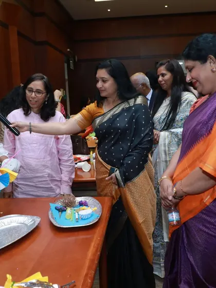 During an event, I had a wonderful interaction with attendees who were curious about the simple puppets made during a workshop. It is always a pleasure to discuss the craft and see the joy it brings to people.