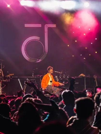 An intimate moment with a master. Jacob Collier connects with the crowd during his Djesse World Tour in India. I get you closer to the artists who are shaping the future of music.