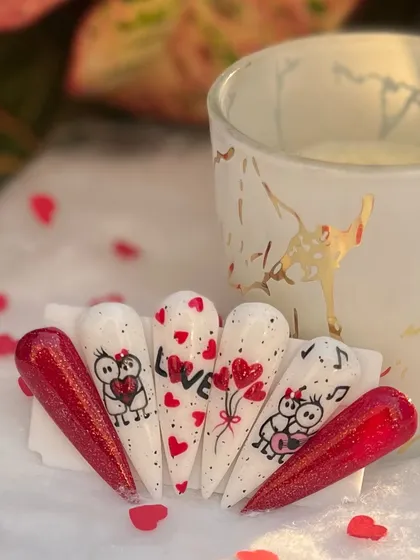 Spreading the love for Valentine's Day. This set of nail tips features adorable characters, heart balloons, and glittery red accents, perfect for the season of romance.