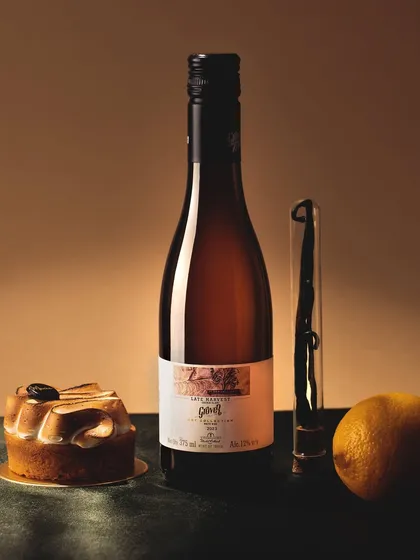 Elevate your dessert course with the Art Collection Late Harvest Chenin Blanc. This well-balanced sweet wine can be enjoyed on its own or paired with fruit-forward desserts like a Lemon Meringue Pie.