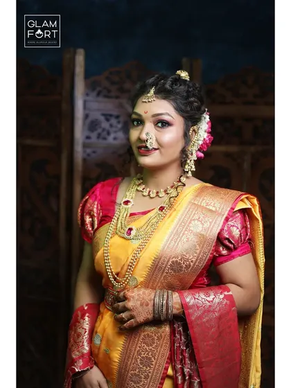 The elegance of a Maharashtrian bride captured perfectly. This look focuses on radiant skin and traditional jewellery, a style we cover in-depth in our bridal makeup course.
