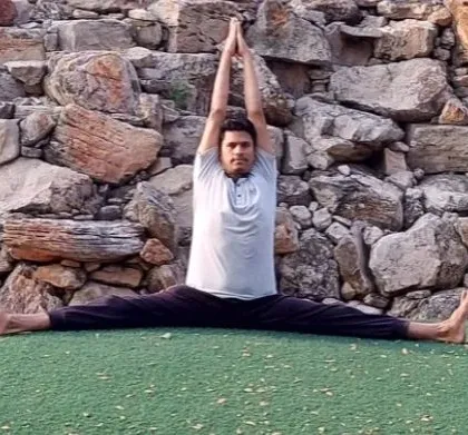 A strong immune system is the foundation of good health. This seated wide-legged pose helps to stimulate lymphatic flow and reduce stress, which in turn can have a stabilizing effect on the immune system and improve your body's natural defenses.