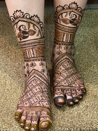 Another angle of the beautiful and detailed foot mehendi, perfect for a bride who loves intricate patterns.