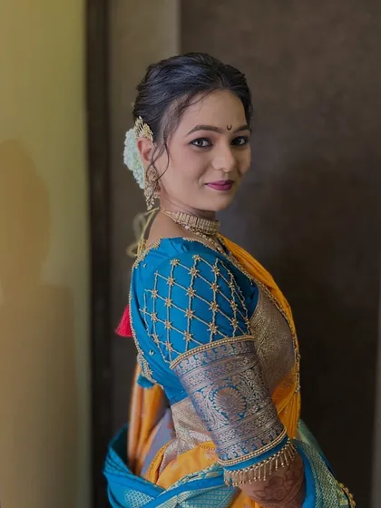 My client from Kolhapur looking beautiful for her 'saptapadi' ceremony. The side profile highlights the elegant hair bun and the classic 'chandrakor' bindi.