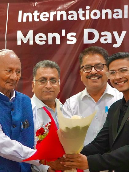 Another shot receiving flowers at the Kusum Healthcare event. I am truly grateful for the warm reception and the opportunity to share my art.