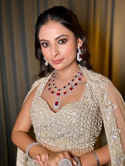 A still shot of the classic halo eye makeup. This technique brings light to the center of the lid, making the eyes look bigger and brighter.