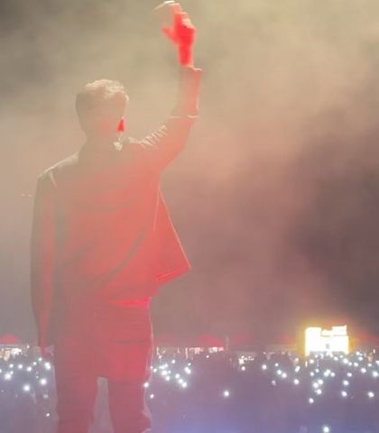 A silhouette against the phone lights of the crowd, a truly magical moment.