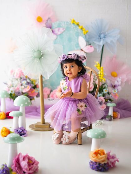 Sitting pretty among the giant flowers and mushrooms. This setup is all about whimsical fun.
