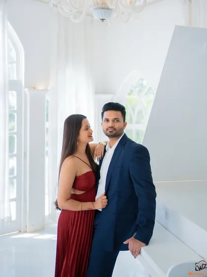 A stylish and classic pose by the white piano. This setup is perfect for couples looking for elegant and timeless pre-wedding photographs.