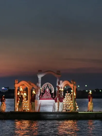 Crafting a storybook entrance for the bride. She arrived on a beautifully decorated boat, floating across the water surrounded by hundreds of glowing diyas as the sun set, creating a serene and truly magical moment before the Varmaala ceremony.