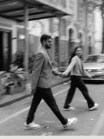 An example of using motion blur to add a dynamic, artistic feel to a city pre-wedding shoot. This technique is great for capturing the energy and movement of a moment.