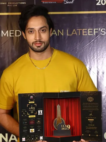 Another guest at the high-profile awards ceremony holding the bespoke invitation box. My goal for this project was to create an invitation that matched the prestige of the event and its attendees.