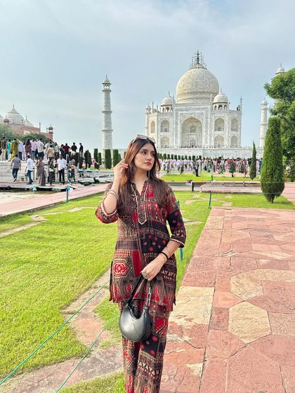 Posing in front of the Taj Mahal in a printed co-ord suit. A perfect blend of travel and traditional Indian fashion.