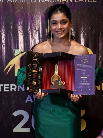 An award recipient and actress poses with the iconic invitation box. Seeing my work in the hands of such talented individuals is a rewarding part of designing for high-profile corporate and entertainment events.