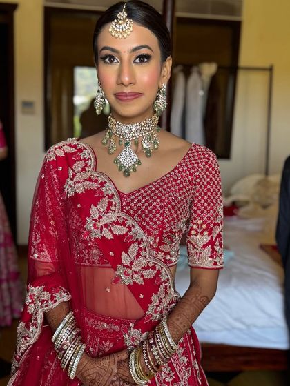 My bride Ria, looking fresh and beautiful for her pheras. The makeup is minimal and clean, perfect for her delicate features.