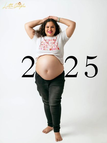 A fun and modern way to announce the due date. This mom-to-be is rocking her baby bump with confidence and a great sense of humor.