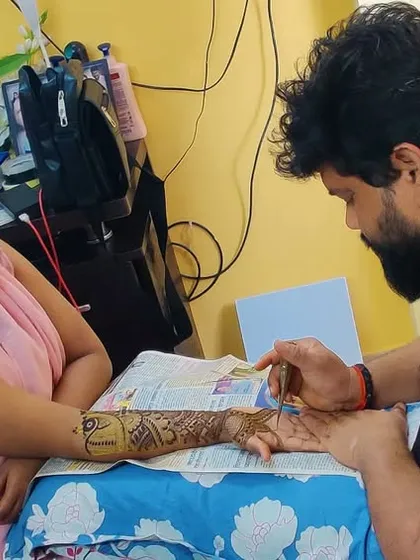 A glimpse into a session at my studio. I provide personalized attention to each student, ensuring you are comfortable with the techniques and can ask questions as you learn and practice your mehndi skills.