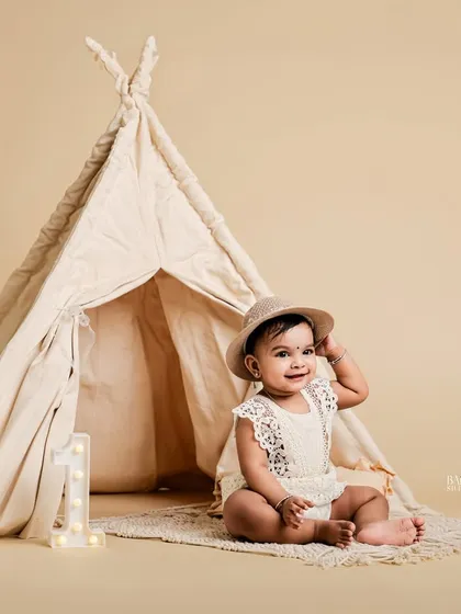 For those who love a more gentle and earthy style, our Boho Teepee setup is a perfect choice. This first birthday portrait showcases a calm, neutral-toned theme that is both timeless and stylish.