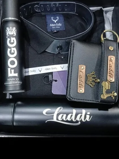 This all-black gift hamper is perfect for someone who loves a sleek look. It includes a personalized bottle, wallet, and keychain, along with a shirt and Fogg deodorant.