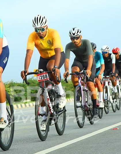 A group of elite riders maintain a blistering pace. The competition in the elite category is always top-notch, attracting some of the best cyclists in the country.