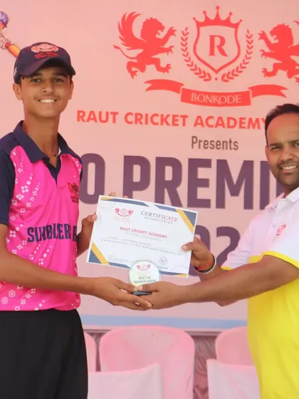 A player from the Sunrisers RCA team receives his certificate. Participation is the first step towards success.