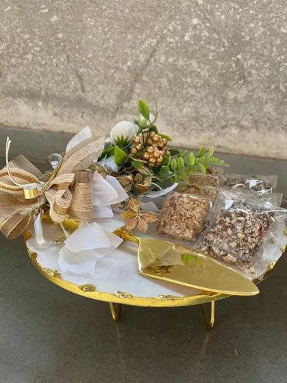 A gift of pure indulgence. This marble cake stand with a gold-leafed edge is presented as a complete hamper, including a golden server and gourmet treats, all wrapped with our signature Panos ribbon.