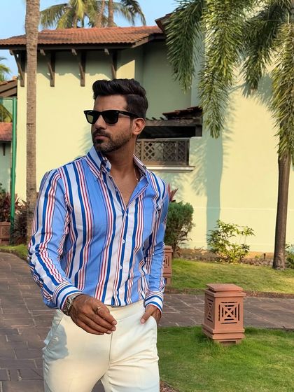 Fit, confident, and classy. Our new striped shirt in a refreshing blue, red, and white combination is a modern classic, perfect for a sharp summer look.