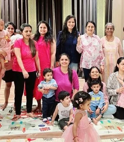 All dressed in pink and red for our Maracas semester finale. It's wonderful to see everyone embrace the fun and make lasting memories.