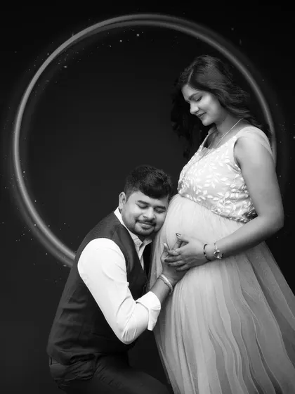 A moment of quiet connection. The father-to-be listens to the baby's world, his gentle touch full of love. I chose black and white to create a timeless, emotional portrait focused purely on their bond.